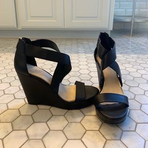 Black Jessica Simpson platform wedge